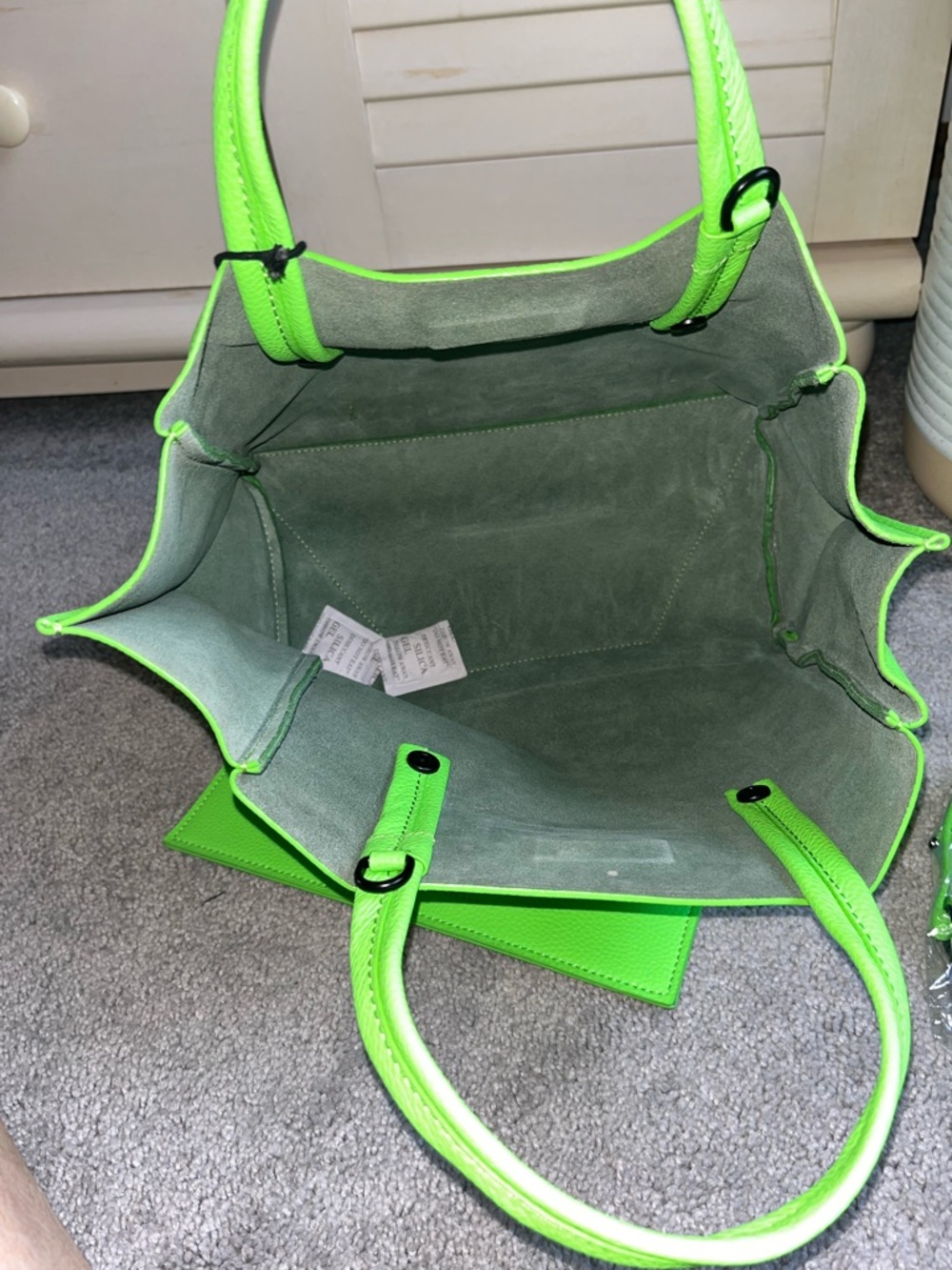 NWT Ampersand As Apostrophe 100% Genuine Leather Neon Green Half Tote - Picture 4 of 11
